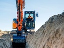 zx95us-7_medium-excavator_hitachi-construction-machinery_img012_trench_4-3.jpg